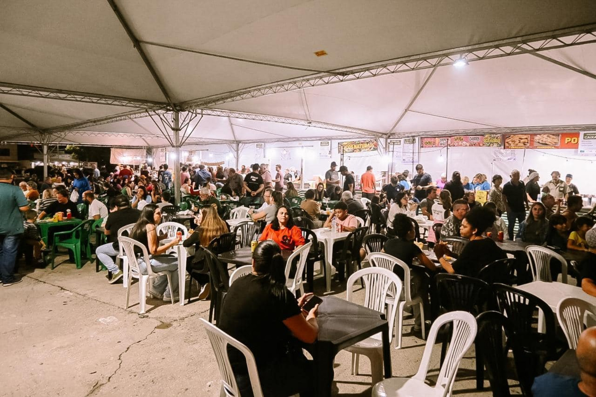 Feira da Alcachofra em Piedade com tendas da Lona Festa